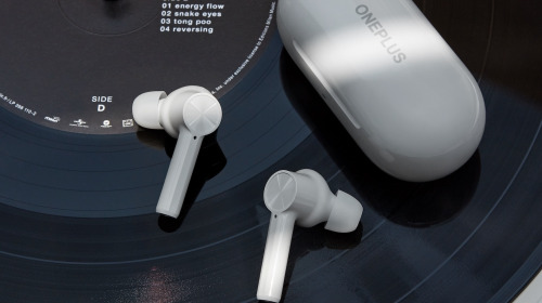 OnePlus Buds Z ra mắt: Không còn "nhái" AirPods, pin 5 giờ, giá rẻ chỉ 46 USD