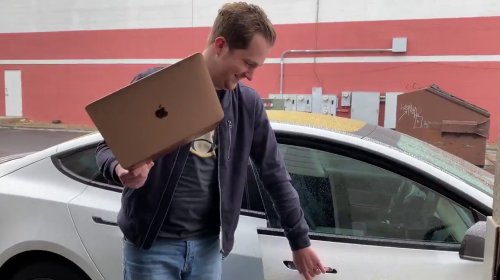MacBook chip M1 có thể được dùng làm chìa khoá ô tô