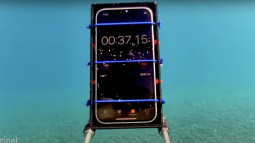 Điều gì sẽ xảy ra nếu ngâm nước iPhone 12 ở độ sâu gần 20 mét trong 30 phút?