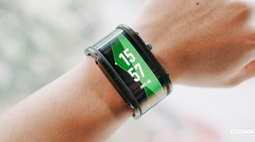 Trên tay Nubia Watch: Smartwatch màn hình uốn dẻo siêu dị không dành cho người bình thường