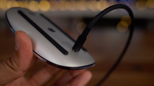 Apple đừng bắt Magic Mouse "chổng ngược" lên để sạc nữa, hãy học hỏi cách này của Lenovo