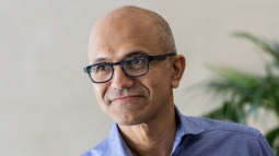 Satya Nadella nối gót Bill Gates, trở thành CEO kiêm Chủ tịch hội đồng quản trị của Microsoft