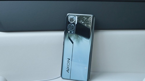 ZTE ra mắt smartphone với camera ẩn dưới màn hình thế hệ mới, giá từ 7.7 triệu đồng