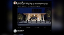 CEO Tesla chế nhạo CEO Apple về miếng vải lau mới