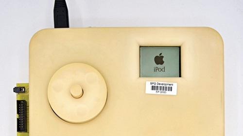 Đây chính là nguyên mẫu của chiếc iPod ra mắt 20 năm trước: to như cục gạch, nhìn cứ tưởng cái điện thoại bàn