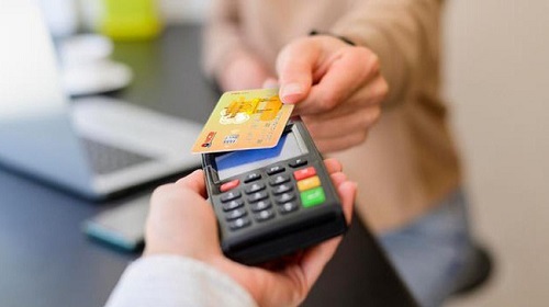 Chú ý: Thẻ từ ATM sẽ không dùng được sau 31/12/2021, làm sao để đổi sang thẻ chip nhanh, các ngân hàng thu phí đổi thẻ thế nào?