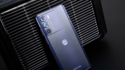 Motorola ra mắt smartphone dùng chip Snapdragon 888+ giá 6.5 triệu đồng