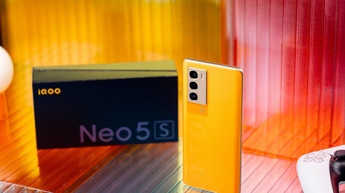 iQOO ra mắt smartphone Snapdragon 888, có màn hình AMOLED 120Hz, sạc nhanh 66W giá 7.9 triệu đồng