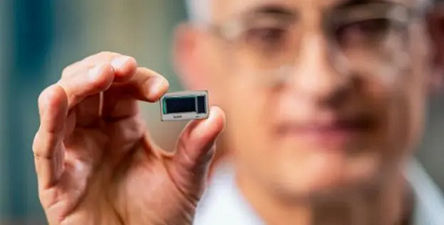 Intel công bố bước đột phá với chất nền thủy tinh, mở ra kỷ nguyên mới trong sản xuất chip