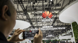 Huawei giúp các đối tác đổi nhờ nhờ ra mắt chiếc điện thoại thông minh 'cây nhà lá vườn'